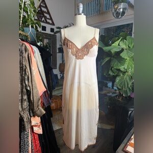 Vintage Ivory Slip Dress w/ Brown Lace — Size S/M